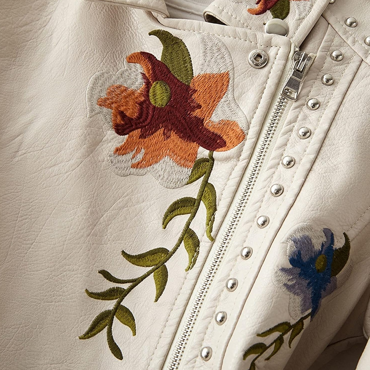 Vestra™  | Stilfuld Bikerjakke med Blomstret Broderi