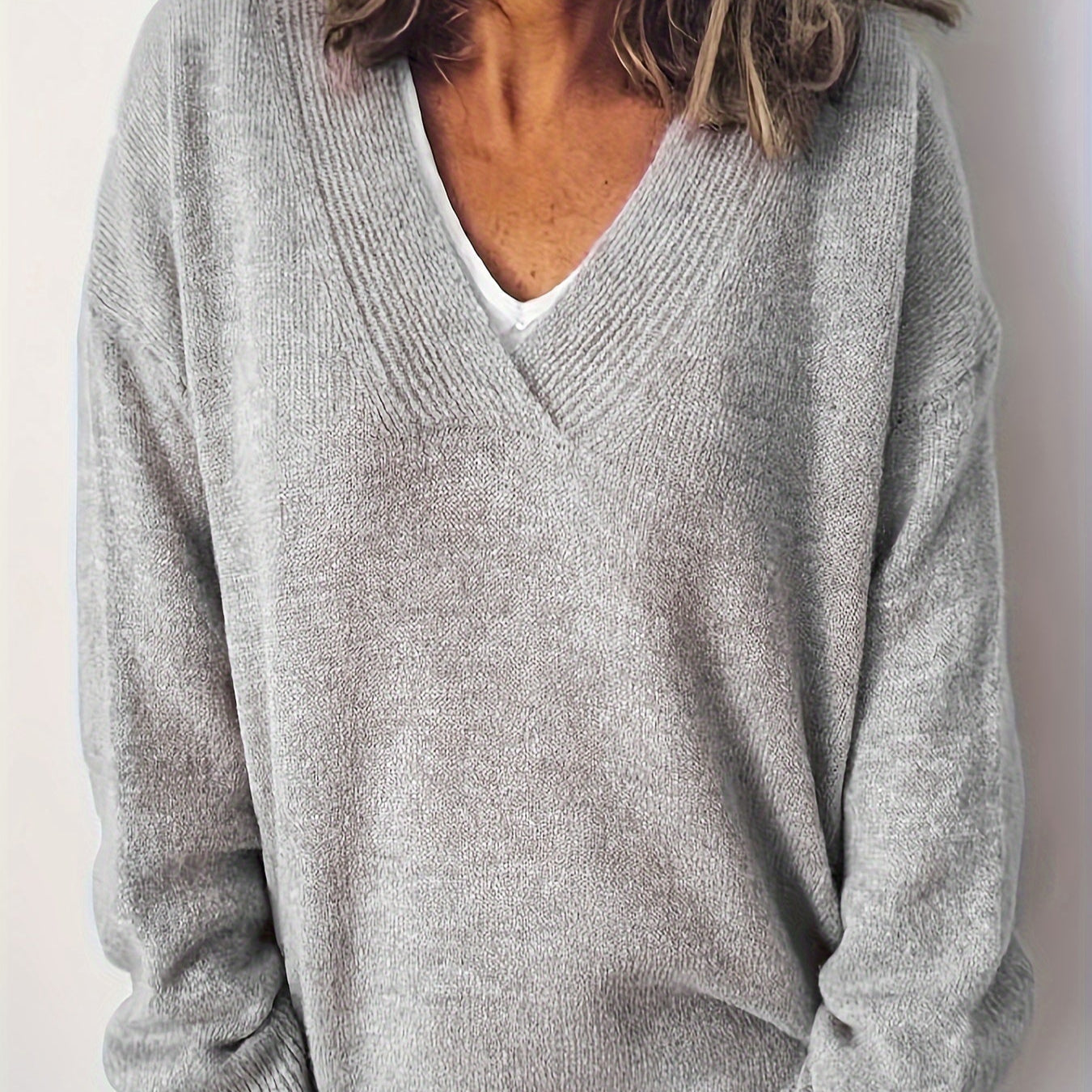 Vestra™  | Blød og Tidløs V-Hals Sweater